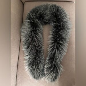 Fin raccoon long slate fur scarf